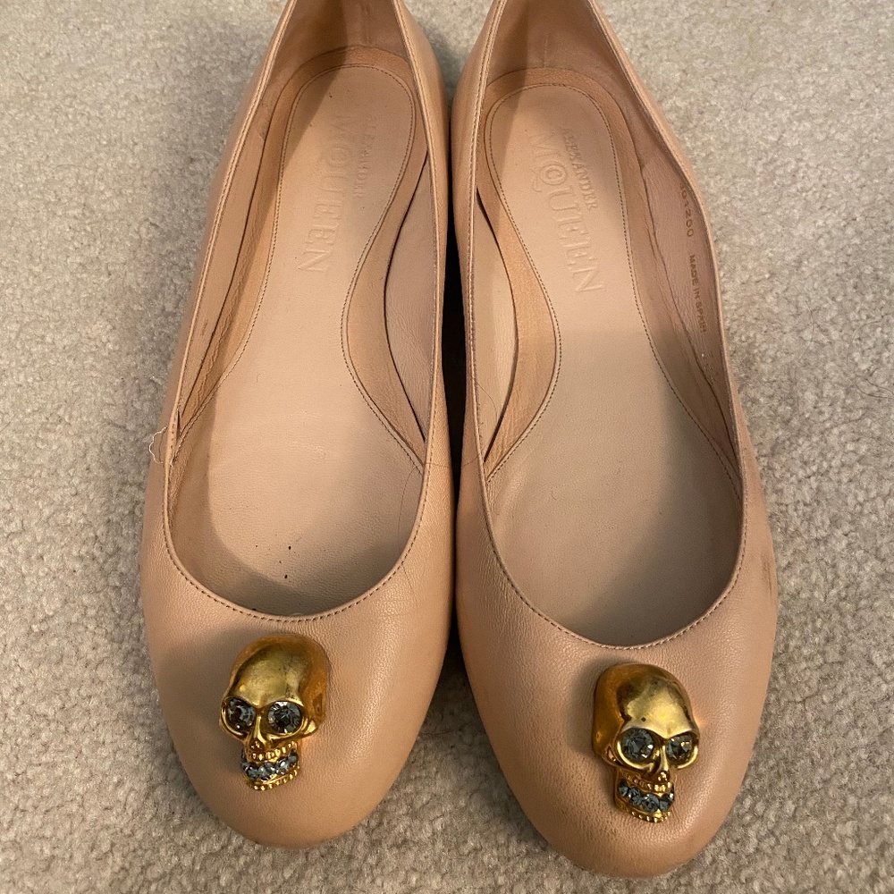 SZ 38.5 Alexander McQueen Leather Skull Flats